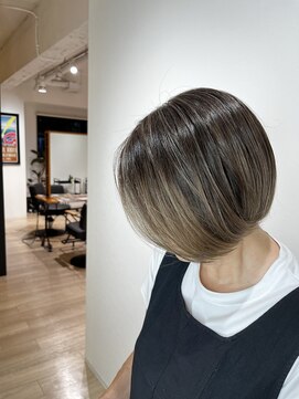 スカイ(sky) 白髪ぼかしハイライト