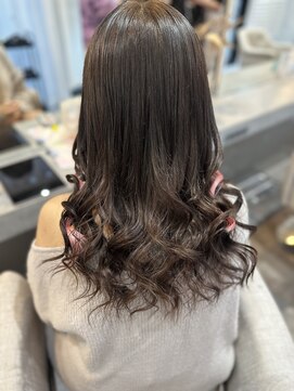 ラビス 浦和(Lovis) グレーベージュ/レイヤーロング/アッシュカラー/前髪パーマ/浦和