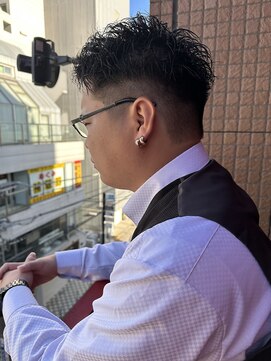 ロミーオム 本厚木(ROMMY. Homme) 刈り上げツイストパーマ無造作アップバングビジネスメンズヘア