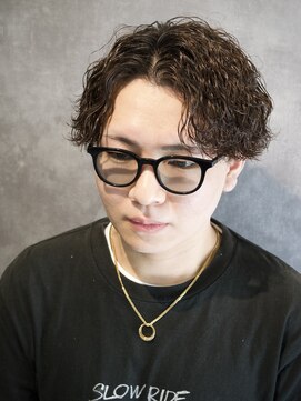 スウェルホワイト(SWELL WHITE) 波巻きスパイラルパーマセンターパート　福岡香椎メンズ美容室