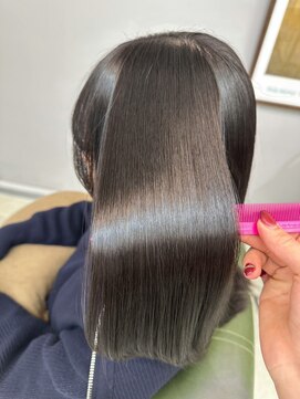 ヌク(Nuku.) 潤艶ストレート＿縮毛矯正＿髪質改善