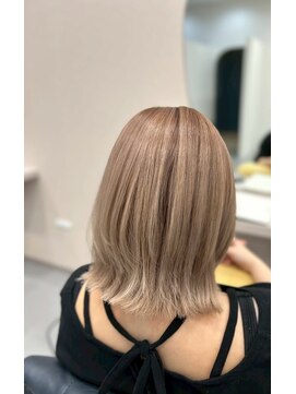 リノ(Lino) ミルクティーブラウン/ブリーチ/ダブルカラー/