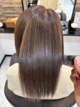 40代以降のエイジングの悩みから髪と頭皮を守りダメージを予防していく贅沢なケアを盛り込んだメニュー展開