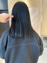 アトレ アネックス(attrait ANNEX)&nbsp;ツヤ感たっぷりのブラックミディアム × 大人っぽカット