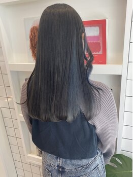 エイトヘアー(8 HAIR)の写真/こだわりのサロントリートメントでいつまでも"飛び切りの自分"を叶えてくれる。羨むほどしなやかな質感に♪