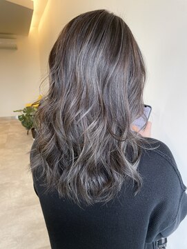 フェーディン(fa/din) ハイライトペールシルバー×レイヤースタイル