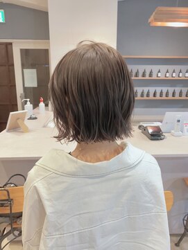 フランチェスカドット(francesca.) アッシュミルクティー×切りっぱなしボブ【竹中慎治】梅田