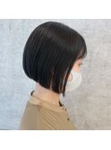 黒髪の前下がりボブ