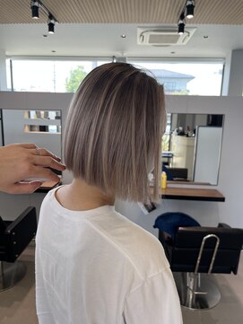 アース 石巻店(HAIR&MAKE EARTH) シャドールーツ