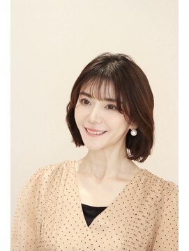 アンベリールフルー(EMBELLIR fleur) 華やかニュアンスカーリーボブ　３０代４０代５０代　青山表参道