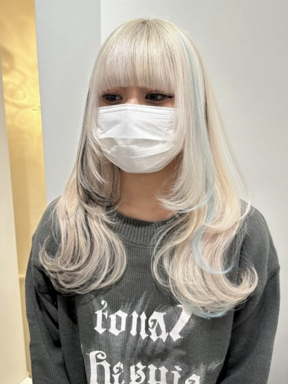 ホワイトヘアX水色と黒のエクステの組み合わせが可愛すぎる