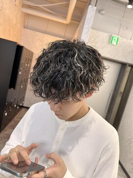 オム ブランシェ(HOMME BLANCHE’) 【SHIN】ホワイトメッシュ×プードルパーマ