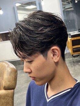 キングオブヘア バイ ノイズ 梅田茶屋町店(KING of hair by NOISM)の写真/《*癖毛に悩む男性必見*》新技術の"曲がる縮毛矯正"で、髪の癖を伸ばしながら、自然なパーマの質感に*