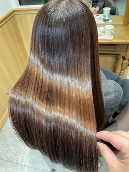 ヴィーナス 山手店(Ve-nus)の写真/[圧倒的満足感]縮毛矯正の常識を覆す!髪質やダメージに合わせて薬剤を選定。自然な仕上がりのストレートに!