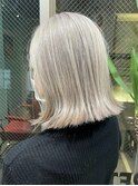 ホワイトブロンド×切りっぱなしボブ