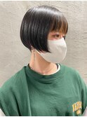 刈り上げショート 刈り上げ女子 黒髪 前髪インナーカラー 大人