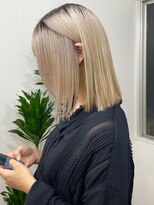 外ハネミディアムアッシュベージュバレイヤージュ
