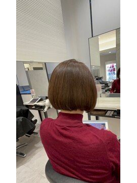 モードケイズブラン(MODE K's Blanc) シックブラウンの白髪ぼかしカット