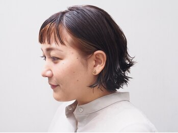 ヘアーラウンジ スリービー (HAIR LOUNGE THREE BEE)の写真/白髪は隠すのではなく生かしてお洒落を楽しむデザインへ☆季節のトレンド色から似合わせ提案までお任せ♪