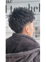 ヤマグチ トゥシェル ヘアー&メイク ヘアーアンドメイク&nbsp;メンズ 簡単スタイリング 2ブロック カジュアルパーマ スタイル