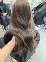 天神美容室&nbsp;【KASUMI天神美容室】グレージュ×海外レイヤー