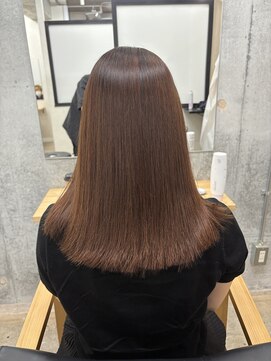 アンフィニ 延岡(Anfini) うねりや広がりに対しては艶髪ストレート