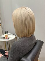 ヘアプレイスソル (HAIR PLACE SoL)&nbsp;ブリーチカラー/ホワイトブロンド/切りっぱなしボブ