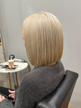 ヘアプレイスソル (HAIR PLACE SoL) ブリーチカラー/ホワイトブロンド/切りっぱなしボブ