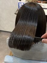 ルーチェ(Lu-che)&nbsp;バッサリまとまりボブ×ツルピカ艶髪ストレート