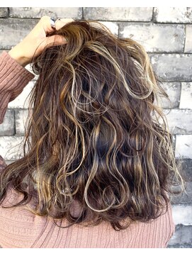 ラヴィエール(LAVIERE by R-EVOLUT) 大人なハイライト 白髪ぼかし アッシュカラー 店長 柿本