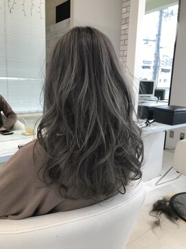 リアリズム(reaRism) ゆるふわグレーアッシュ