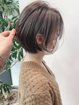 ステアケース 武蔵小杉店(stair:case) 大人かわいいセンターパートハンサムショートボブ