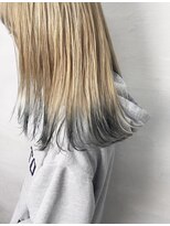 エマ(Emma)&nbsp;ブリーチして毛先に暗い色をのせるー