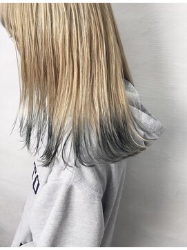 エマ(Emma) ブリーチして毛先に暗い色をのせるー