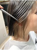 切りっぱなしボブ×インナーカラー　ミルクティーベージュ