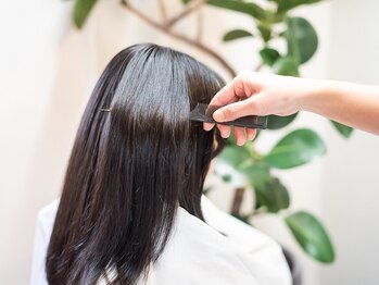 緋美美容室の写真/日々の生活で受けたダメージ毛も驚くほど艶やかな仕上がりに♪土台となる頭皮を守るヘッドスパとの相性も◎