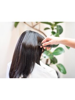 日々の生活で受けたダメージ毛も驚くほど艶やかな仕上がりに♪土台となる頭皮を守るヘッドスパとの相性も◎