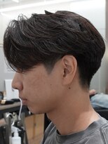 カルム(kalm)&nbsp;メンズセンターパートウルフセンターパートニュアンスパーマ襟足