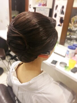 ヘアセットサロンエッジ(Edge) ミディアムさんの和装シニヨンスタイル