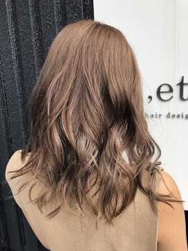 エト([,et]) the beige （シンプルなべージュカラー）