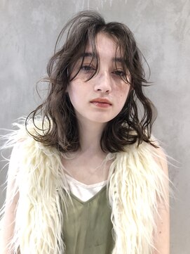 アイティー バイ アルバム 中野店(IT by ALBUM) アンニュイロブ_耳かけウェーブパーマフォギーベージュ_27134