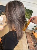 細かく繊細なおしゃれハイライト_透け感アッシュベージュ_