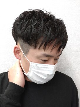 トバ(TOBA) ツーブロック/ツイストピンパーマ