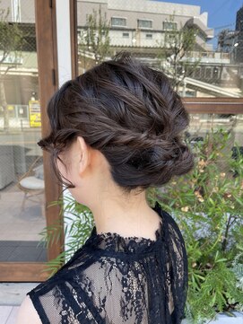 クルト バイ マルカ(KURT by MARUCA) 店長mayumi ★ お呼ばれアレンジ/シニヨン/アップスタイル/30代