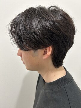 ヒュイル バイ ニアウ(Hwyl by Niau) メンズマッシュセンターパートスパイラルパーマニュアンスパーマ