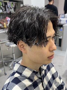 フィフス 渋谷(fifth) センターパート波巻きスパイラルパーマツイストスパイラルパーマ