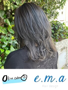 エマヘアデザイン(e.m.a Hair design) オリーブカラー