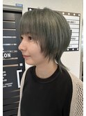 オリーブベージュ