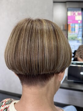 ムム(mumu...) 刈り上げショートボブ