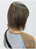 レイヤーカット×ベージュカラー